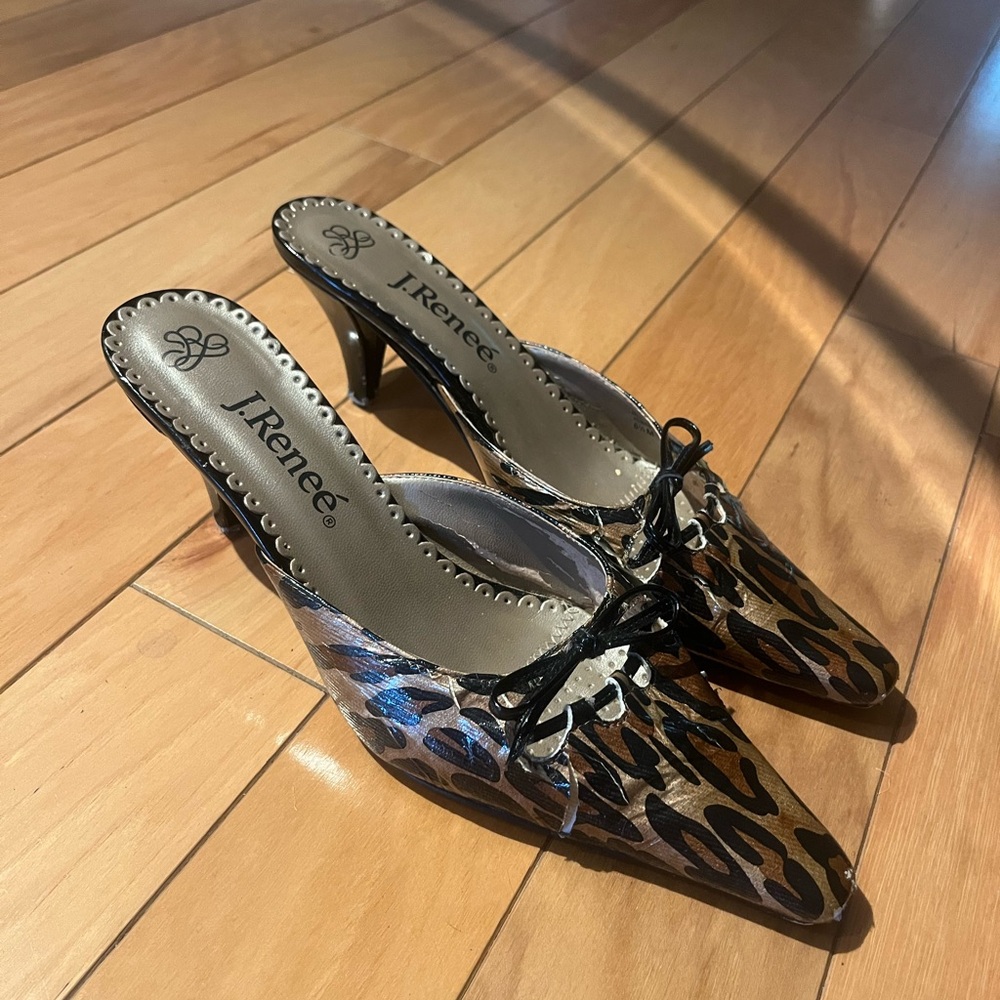 Vintage J.Renee cheetah kitten heels